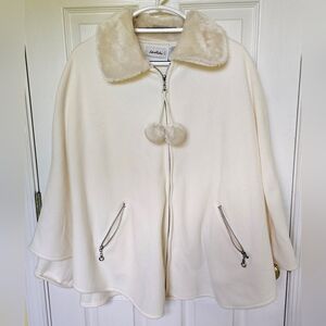 Le Moda cream colored zip-up shawl